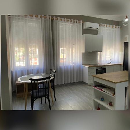 New New Bazaar Appartement Tirana Buitenkant foto